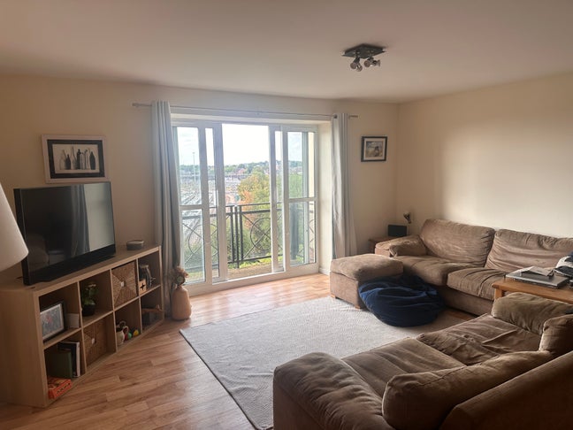 Large Furnished Double Room in Modern Bedford Flat Main Photo