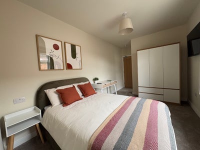 Peaceful light-filled luxury double and ensuite Main Photo