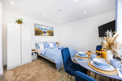 Serviced Apartment-Greenwich-C. Wharf-Free Parking Main Photo