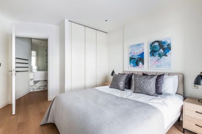 En suite double room - Penthouse flat beside O2 Main Photo
