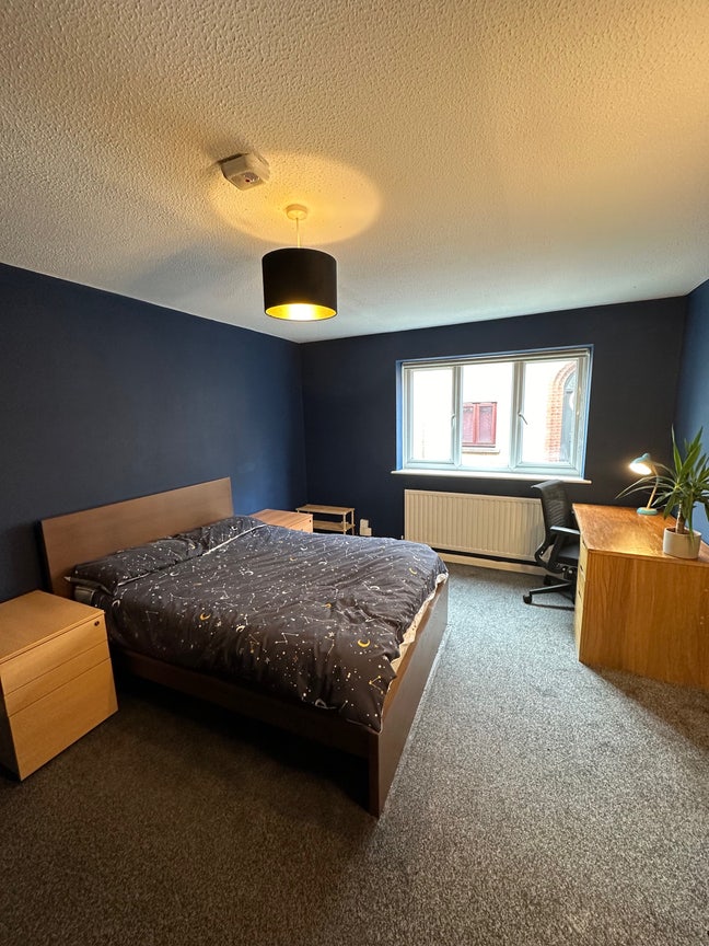 Large Private room in Newmarket Main Photo