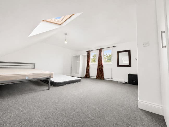 One big room available attach with bathroom  Main Photo