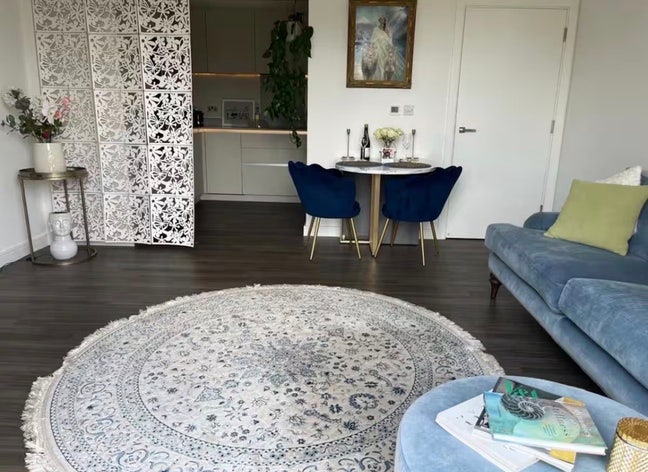 1-Bedroom Flat with Balcony | West London  Main Photo