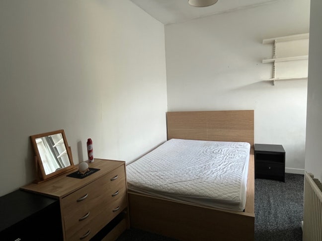 Bills Included - Spacious House in Great Location  Main Photo