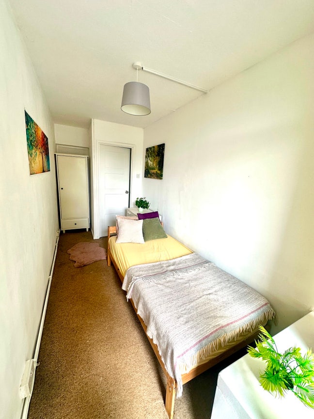 Single Room with balcony  Main Photo