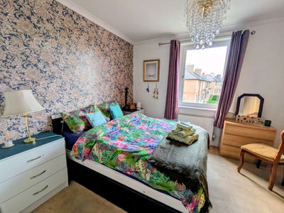 Dbl bedroom for weekly/daily rent close to airport Main Photo