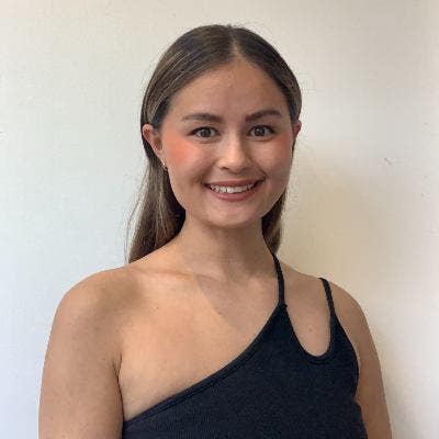  25 Year Old Girl Performer  Main Photo