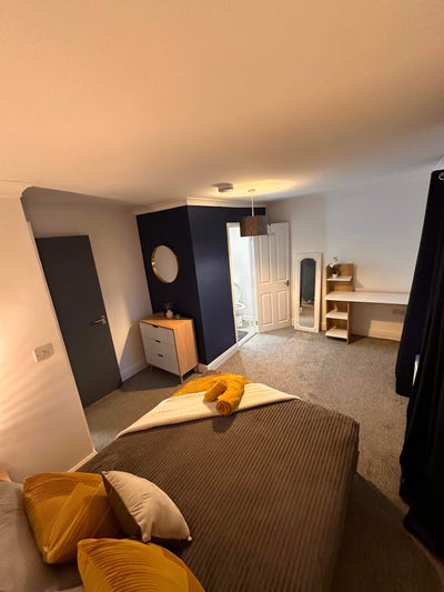 Modern En-suite Double Room  Main Photo