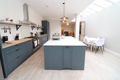 🌳Spacious Garden Home | Modern Living | Elizabeth Main Photo