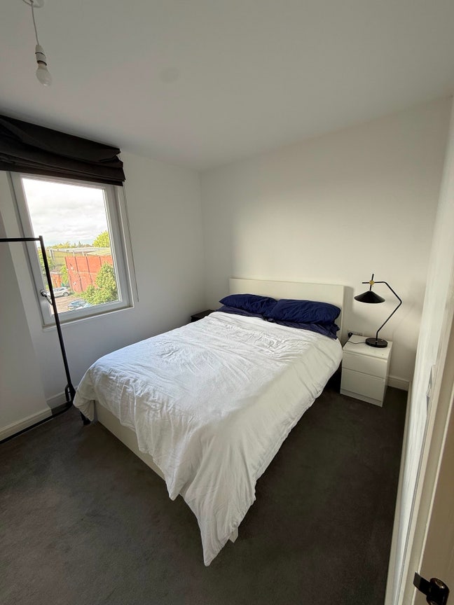 Spacious Double room to rent - all bills included  Main Photo