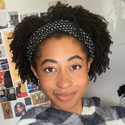 26F looking for welcoming people to live with  Main Photo