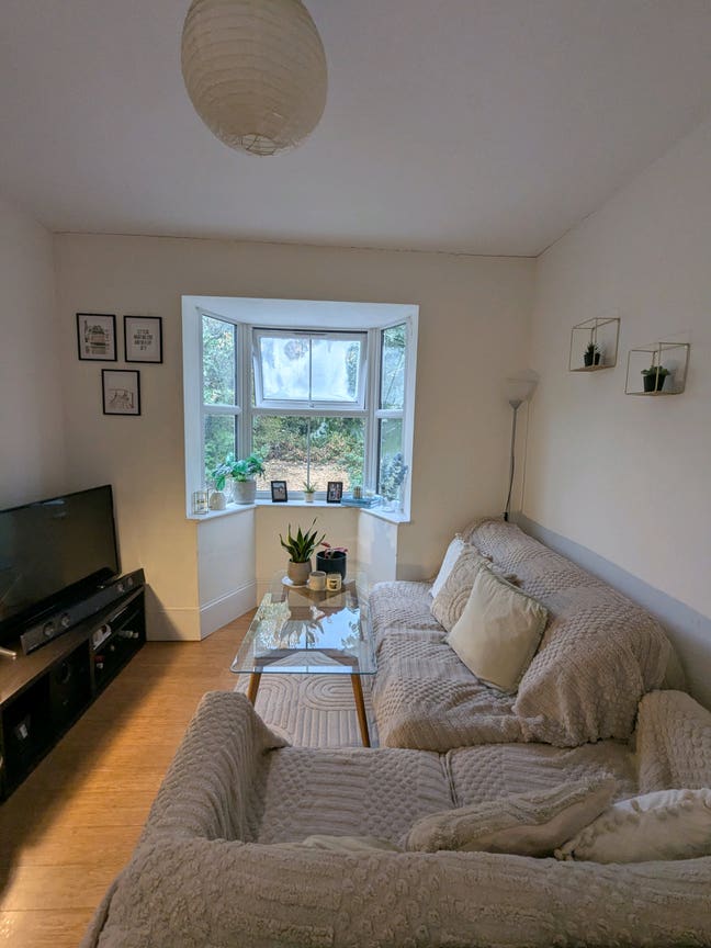 2 Double Rooms Avail -Girls House near the Common Main Photo