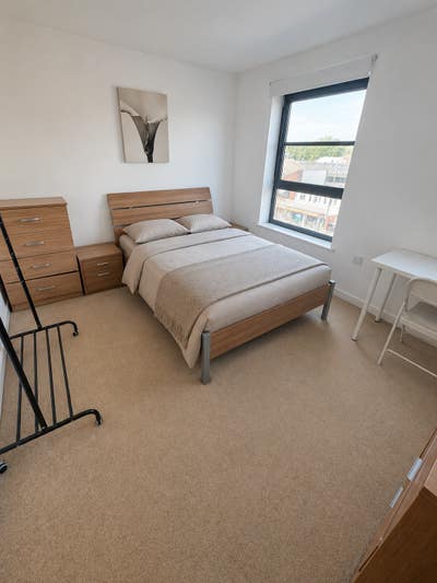 ✨ Limehouse Living | Ensuite + Double | Small Flat Main Photo