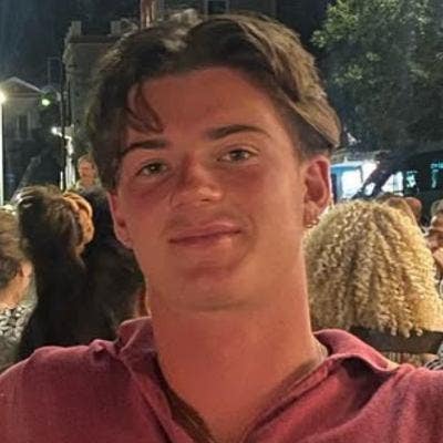 Professional Male seeks a double room Main Photo
