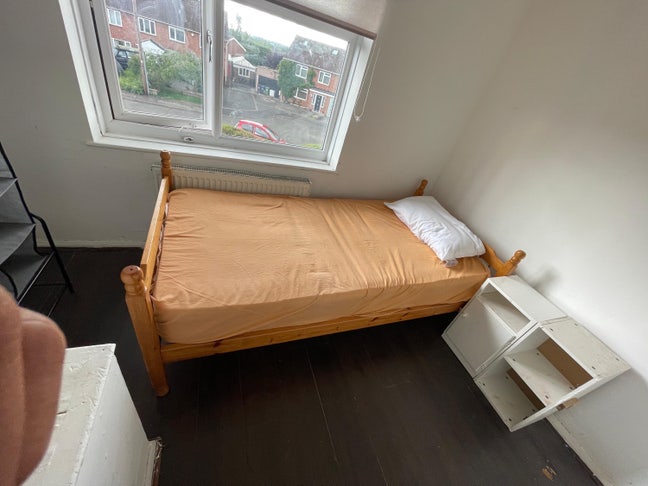 Room Available Clean Place  Main Photo