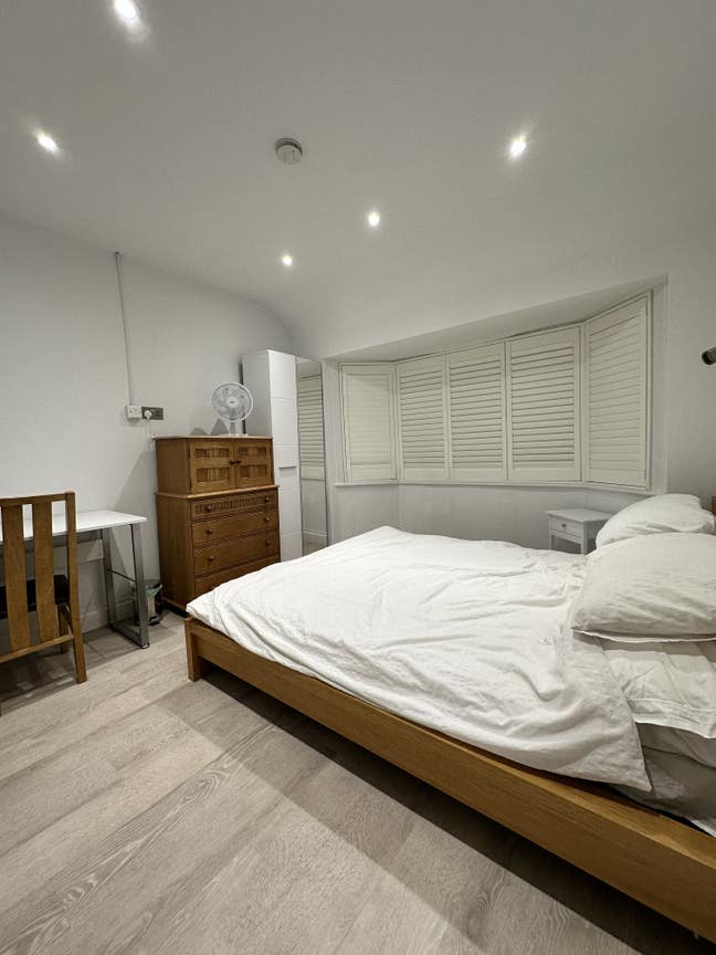 Double /single room near TfL tube stations  Main Photo