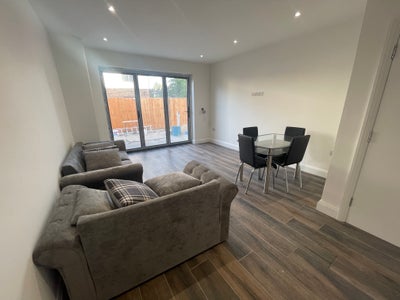 Stunning 2 Bed Garden Flat Croydon Gated Developme Main Photo