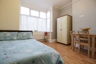 🏡 Spacious Double Ensuite | 💡 All Bills Included Main Photo