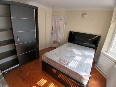Newly Done Double Rooms for Single Person Mitcham Main Photo