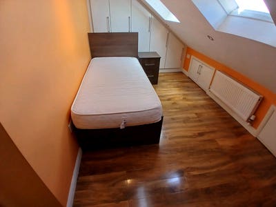 Single Room with All Bills inc. Near Tooting Stati Main Photo