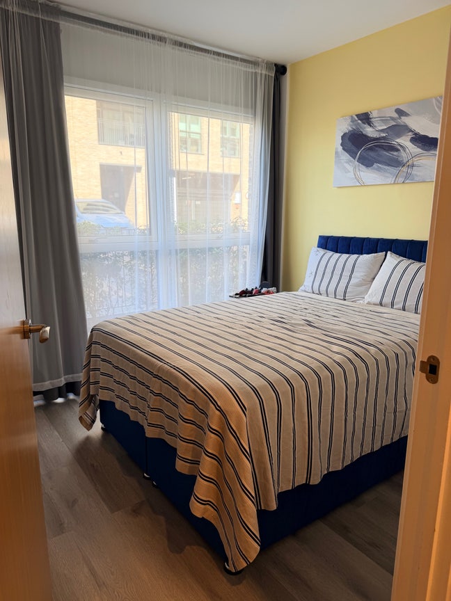 Double Room with Private Bathroom in a 2-Bed Flat Main Photo