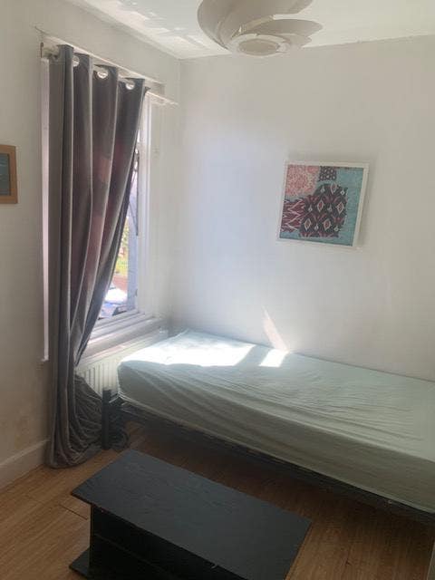 Room for Rent Newly Refurbished Meduim Size  Room  Main Photo