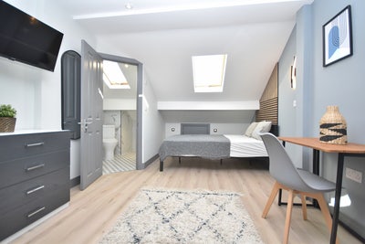 Lovely en-suite room with kitchenette  Main Photo