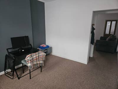 Furnished Room Available for professional  Main Photo