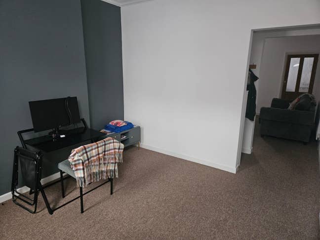 Furnished Room Available for professional  Main Photo