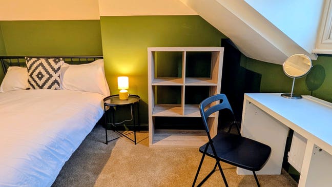 **Luxury Ensuite Rooms** Beeston Square** Main Photo