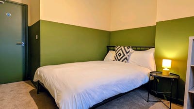 **Luxury Ensuite Rooms** Beeston Square** Main Photo