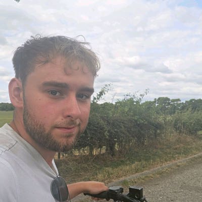 22 male, social flatshare Main Photo