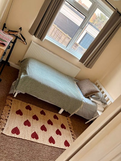Lovely single room in Hove Apartment  Main Photo