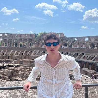 Professional Male seeks a single or double room Main Photo