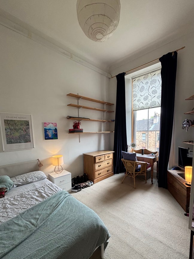 Lovely room available in West End Main Photo