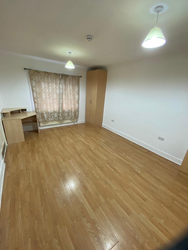 Ensuite Rooms, Bills Included, Excellent Location Main Photo