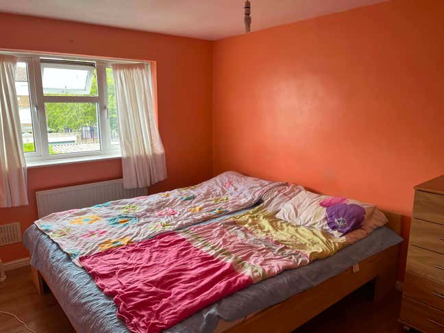 “Spacious Double Room Available in Brandon Main Photo