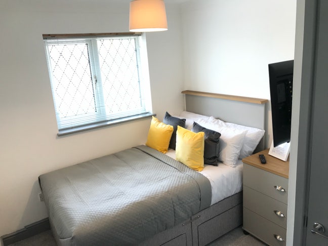 Beautiful Professional House Share  Main Photo