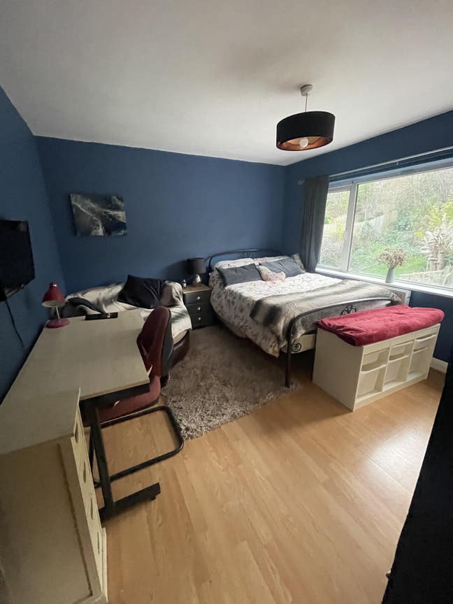 Beautiful large double room -Quiet Bath Home BA1   Main Photo