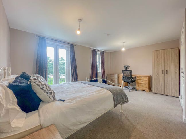 New Build En-suite Room with Parking! Main Photo