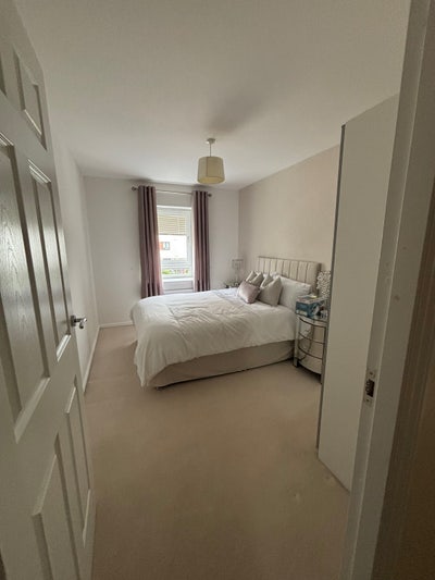 Looking for Female flatmate Main Photo