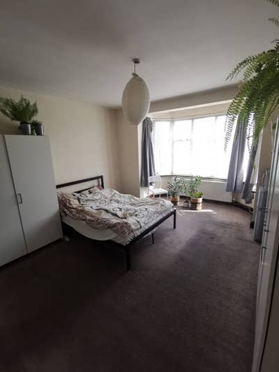 Very Large Double Room Ensuite Inc Gym & all bills Main Photo