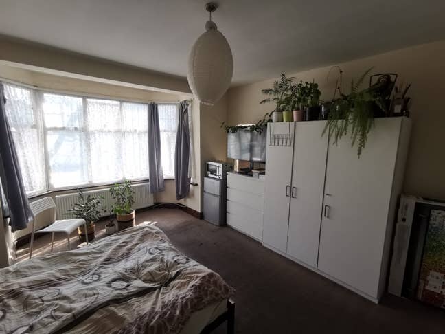 Very Large Double Room Ensuite Inc Gym & all bills Main Photo