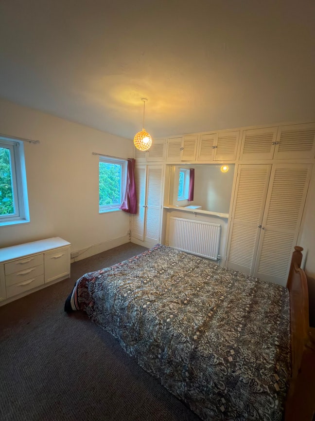 Furnished 2 bed home in East London  Main Photo