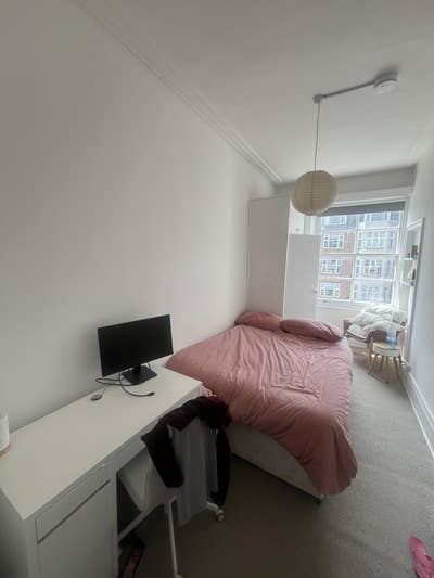 Room to Let - College Cresent Main Photo
