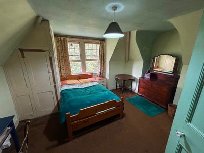 Lovely room available in large victorian house Main Photo