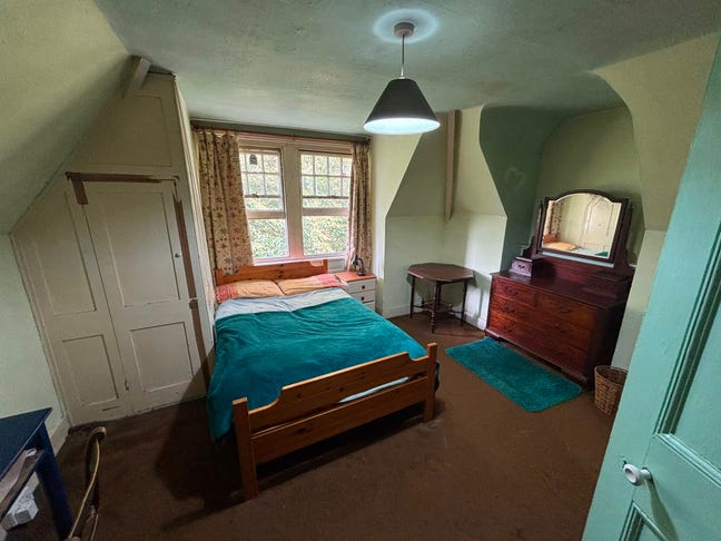 Lovely room available in large victorian house Main Photo