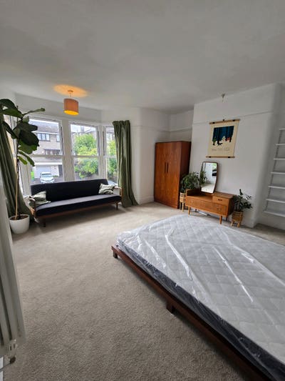Extra large ensuite room with walk in wardrobe  Main Photo