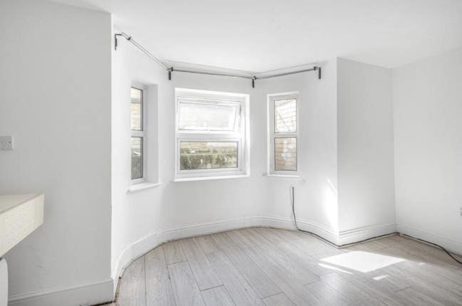 Hackney Double Room Available in a Fun Social Home Main Photo