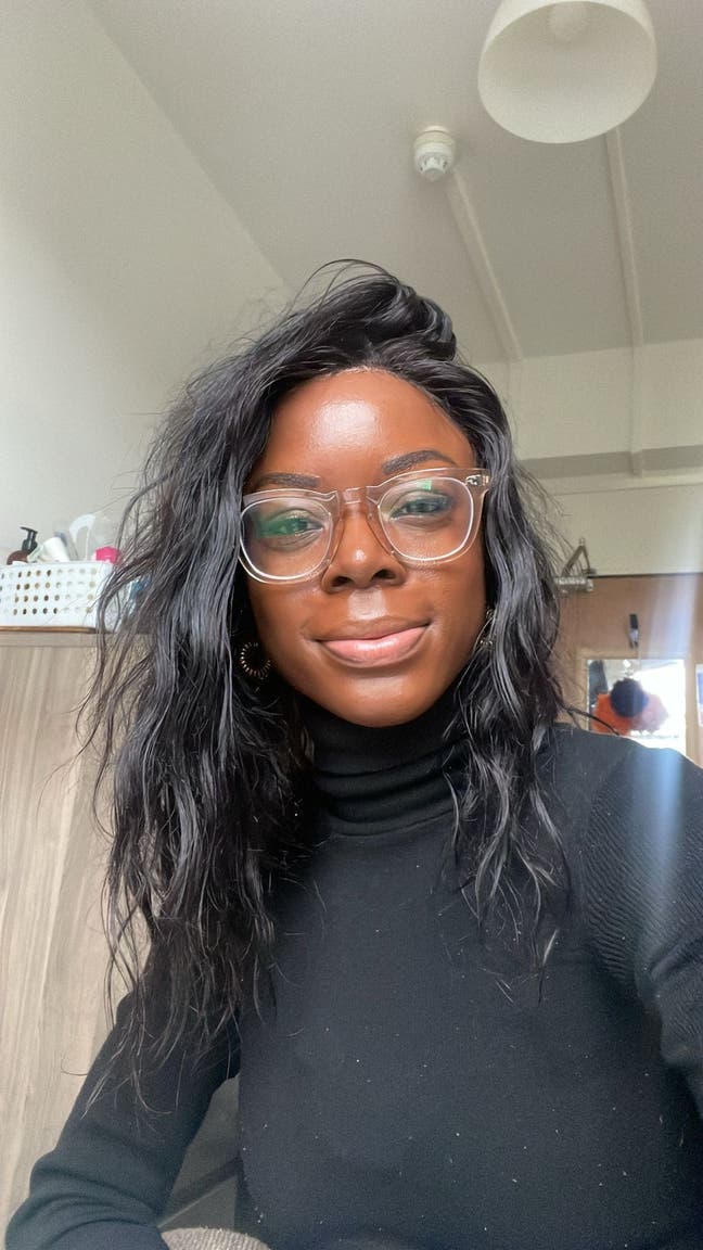 Female Professional Seeking Calm Tidy Female Home Main Photo